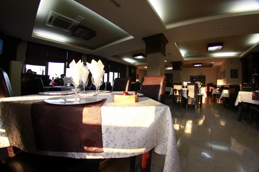 Hotel Imperium Szucsáva Kültér fotó